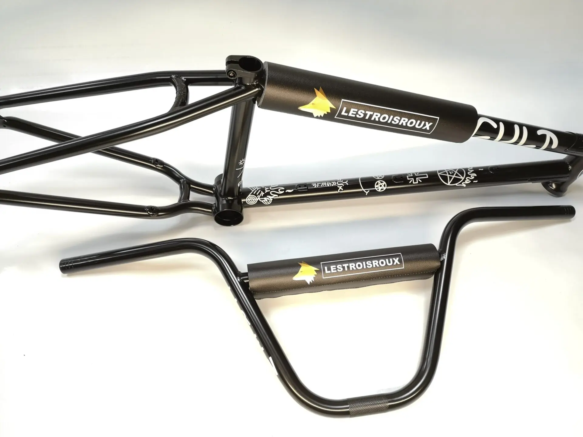 Pad Set LES TROIS ROUX Black