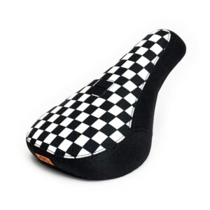 Selle CULT x VANS Slip-On Checkerboard Black / White Gum Base