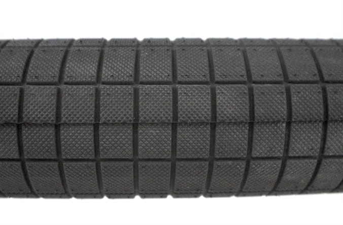 DEMOLITION HAMMERHEAD STREET TYRE 2.25 CLOSE TOP.jpg